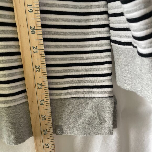 T By Talbots Womens White Black Turtleneck Striped Pullover Top Size X-Large - Picture 7 of 9